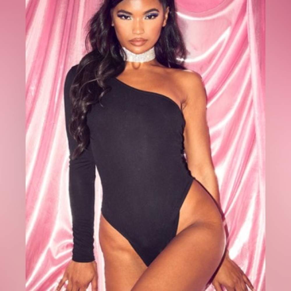 Pretty Little Thing Black Stretch Crepe One Shoulder Thong Bodysuit Sz M